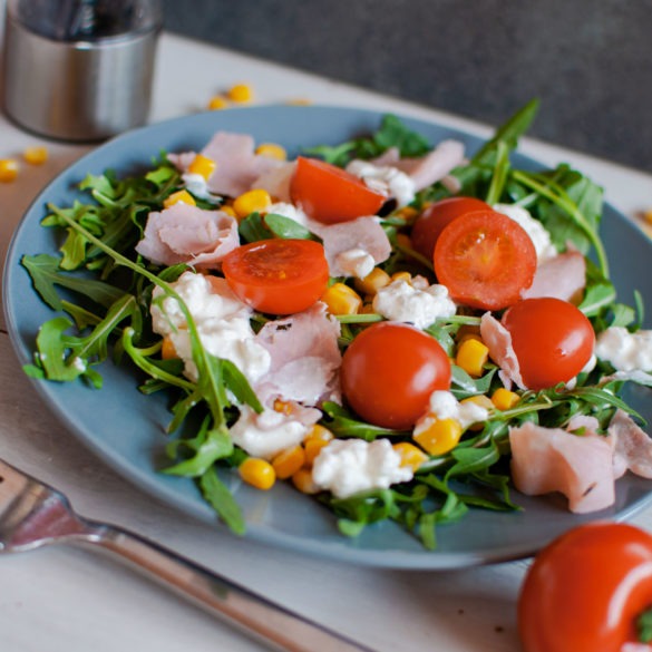 cestovinov&yacute; &scaron;al&aacute;t na studeno, Cestovinov&yacute; &scaron;al&aacute;t na studeno s cottage cheese