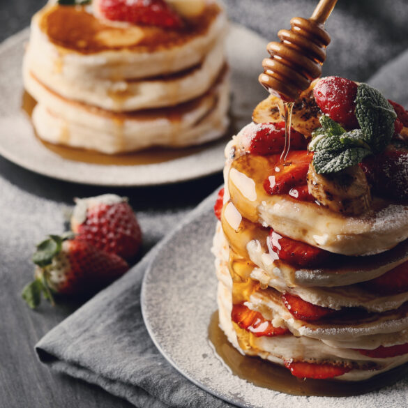 https://www.freepik.com/free-photo/delicious-pancakes-with-fruit-honey_10094219.htm#fromView=search&page=1&position=31&uuid=3a4b48ac-c836-4e5f-a744-f903d07ab175 sladké mozzarellové lievance, Sladké mozzarellové lievance: Dokonalé raňajky plné chuti