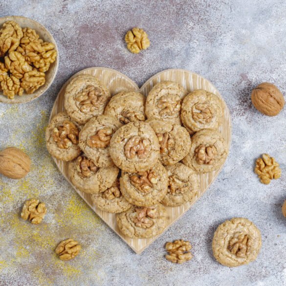 https://www.freepik.com/free-photo/homemade-delicious-walnut-cookies_12937617.htm#fromView=search&page=1&position=18&uuid=75020f72-7e2e-4149-a099-1572e8fa951b&query=orechov%C3%A9+cookies bezlepkové cookies, Bezlepkové cookies s arašidovým maslom